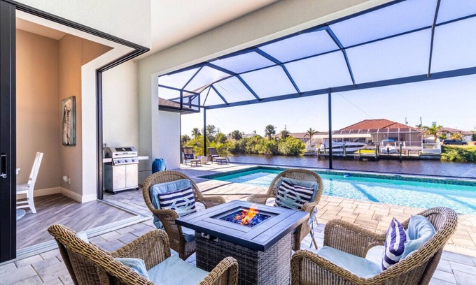 Burnt Store Apartamento | Gulf Coast Retreat: 3BR Canal Front with Pool