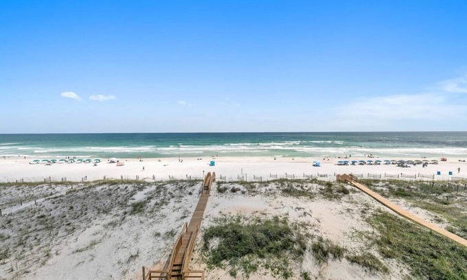 Fort Walton Beach Casa | Gulf Front 8 BR 6 BA + Pool & Hot Tub + Pickleball Fun