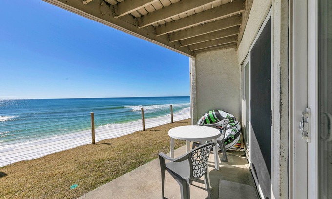 Santa Rosa Beach Condominio | Early Summer Check In! Gulf Front In Blue Mountain! Spectacular Views! Restaurants and Beach Bars!