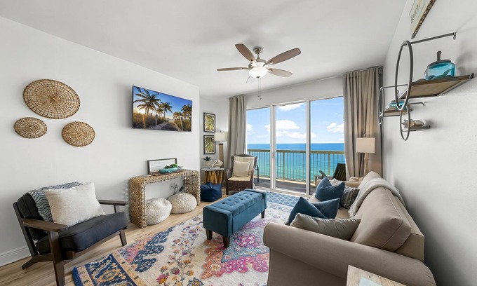West Panama City Beach Condominio | Gulf-Front Luxury | Private Balcony | Complimentary Beach Service