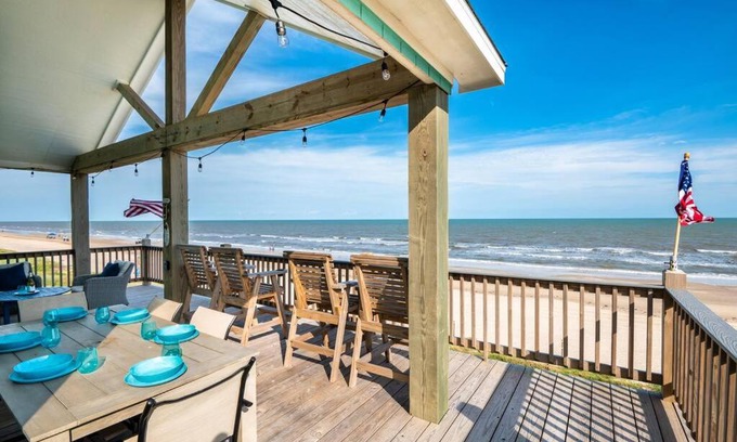 Port Bolivar Casa | Gulf Front - Mini Golf - Hot Tub - Family Friendly - ForeShore