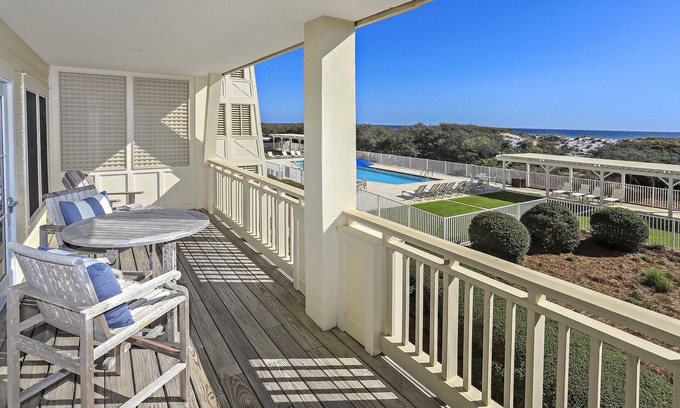 Gulf District Condominio | 1848 Co Hwy 30A E, Unit 5 WaterColor junto a la playa por Royal Destinations