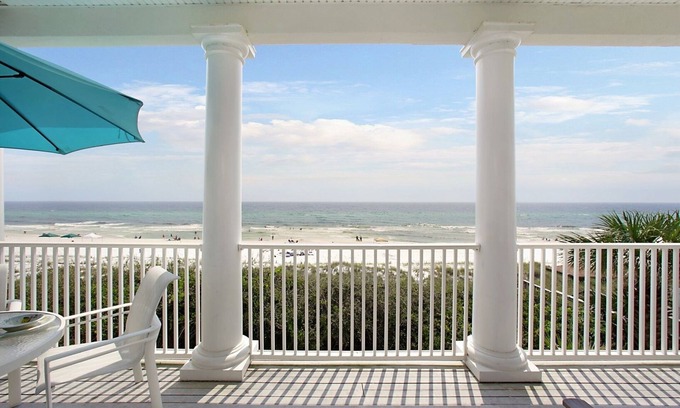 Kiska Beach Casa | Luxury 5 BR Beachfront Villa con piscina privada