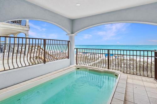 Fort Walton Beach - Destin Casa | Gulf Front, Pool, Hot Tub- 2 Kitchens - Elevator