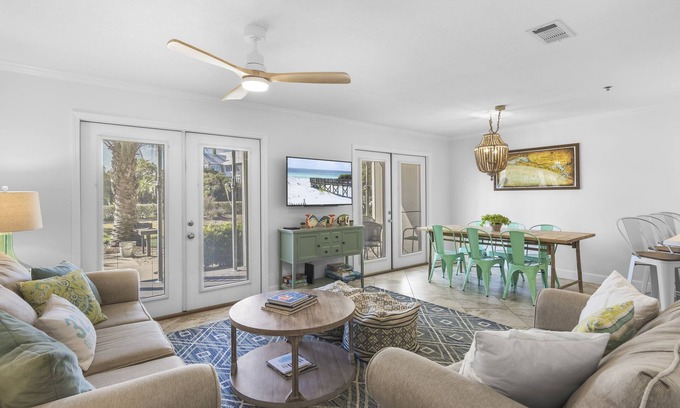 Gulf Place Condominio | Gulf Place Condo Ground Floor! Steps to pools & Across from the Beach - The Sandy Dog