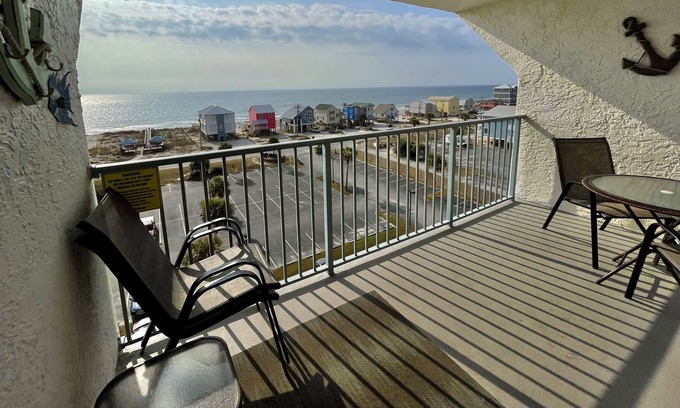 Gulf Shores Hotel | Gulf Shores Surf & Racquet Club 706a 1 Bedroom Condo by RedAwning