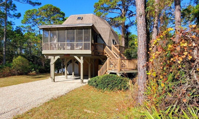 Panacea Cabaña | Gulf view Geodesic Dome Cottage just a 5 minute walk to uncrowded beach!