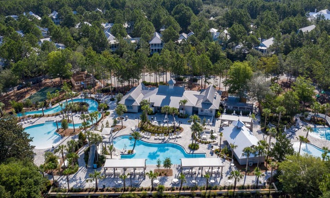 Beach District Condominio | 20 Goldenrod Circle, Unit 202, Town Center WaterColor por Royal Destinations