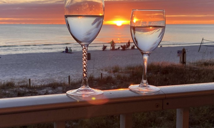 Panama City Beach Apartamento | GULFFRONT VIEW Beach chairs Umbrella thru 10-31 Best in Show & Best Location