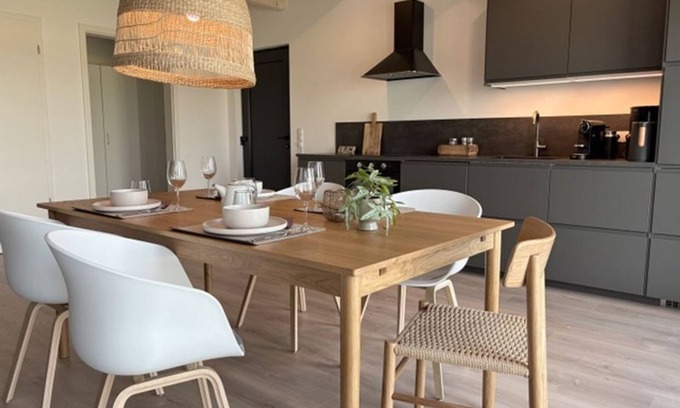 Altfunnixsiel Apartamento | Gulfhof Funnixerhörn een - Stylish vacation farm with garden and wide open spaces