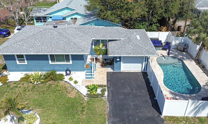 Gulfport Casa | Gulfport - 2BR Pool Retreat