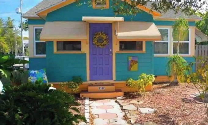 Gulfport Cabaña | Gulfport Cottage STEPS to Beach & Restaurants