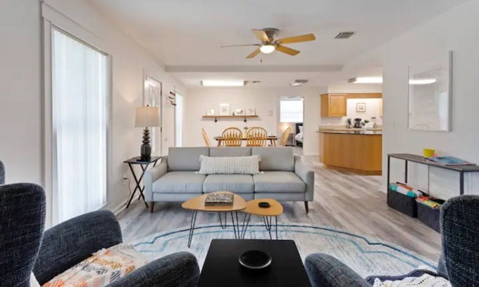 Gulfport Casa | Gulfport Retreat 5BR Heated Pool