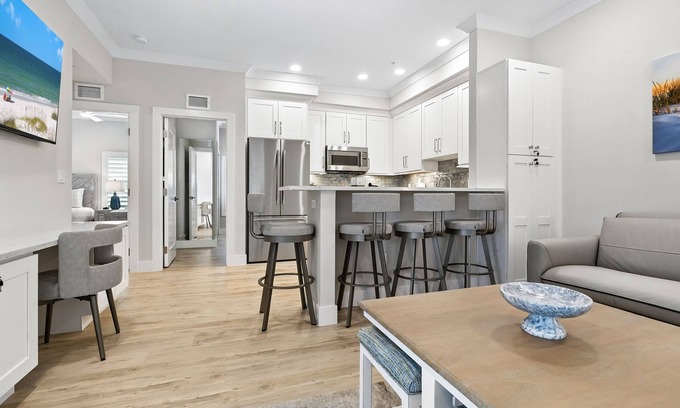 Central Sarasota Apartamento | Gulfside Chic Sarasota Suite - Beach Nearby