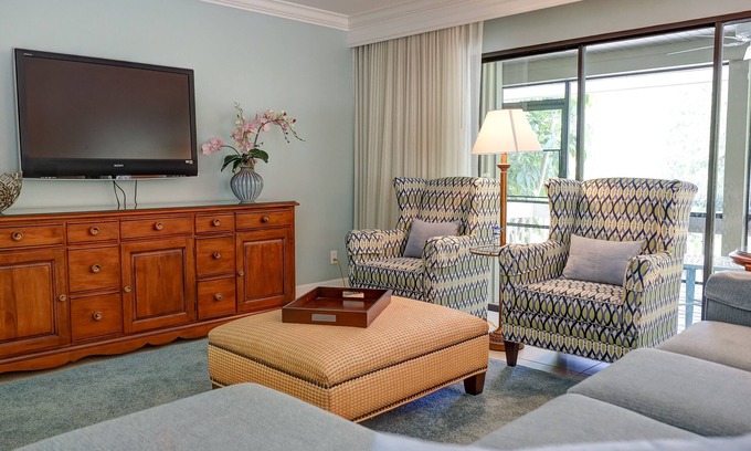 Captiva Casa | Gulfside Island Escape - Steps to Beach & Pool - OFFICIAL RESORT LISTING