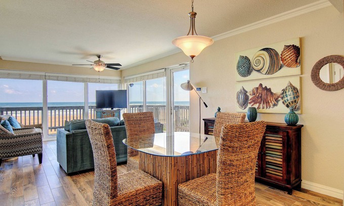 Corpus Christi Condominio | Gulfstream Condos Unit 218 | Beachfront Corner Unit | Amazing View