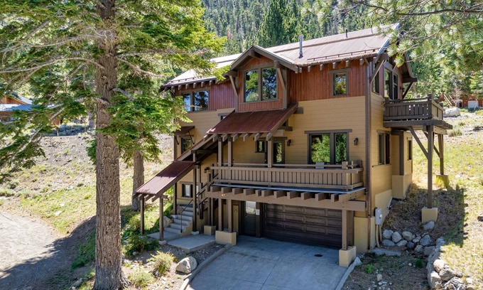 June Lake Casa | Gull Lake Craftsman, a custom home that sleeps 10.