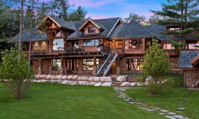 Lake Shore Cabina | Gull Lakes Finest! Reclamado lujo y encanto