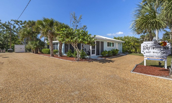Sanibel Cabaña | Gumbo Limbo cottage - quaint island paradise