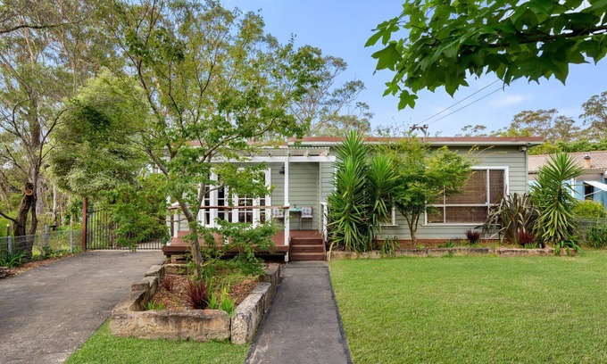 Wentworth Falls Casa | Gumtree Cottage in a quiet street with fenced yard