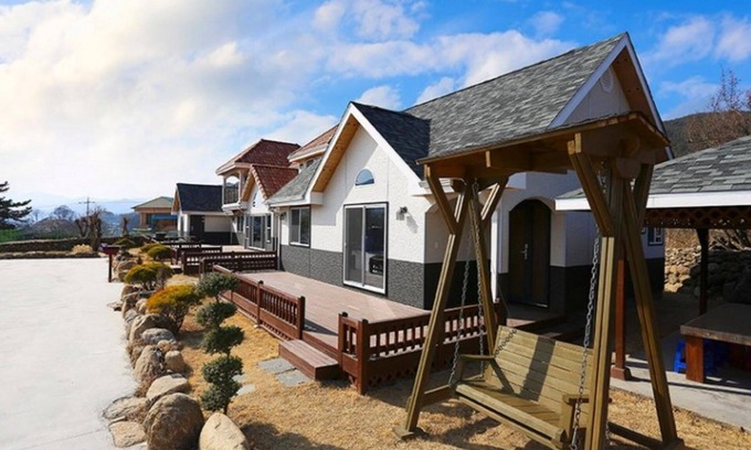 Naesan-ri Casa | Gurye Sansuyu Kkotdamgil Pension