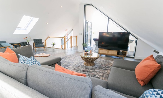 Rhosneigr Cabaña | Gwel y Wyddfa - sleeps 6 guests in 3 bedrooms