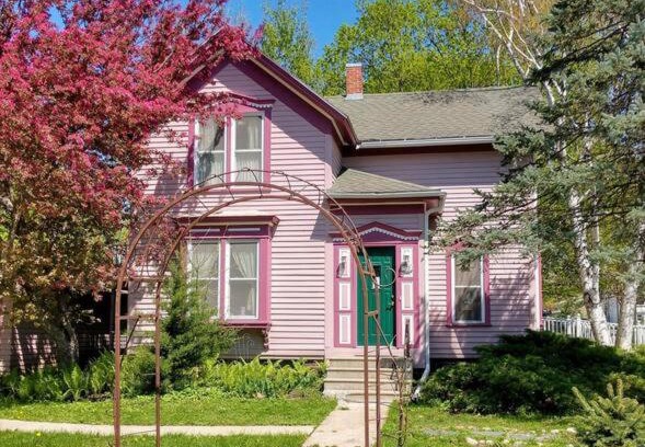 St. Ansgar Casa | Gwen’s Place - Whole House