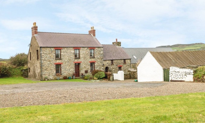 St Brides Cabaña | Gwryd Bach Farmhouse, ST DAVIDS