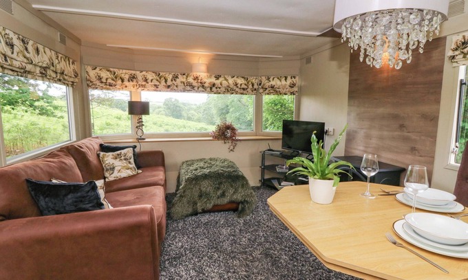 Pumpsaint Cabaña | GWYBEDOG, romantic, character holiday cottage in Lampeter