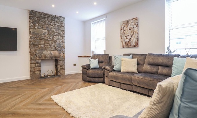 Llanrwst Cabaña | GWYDYR BACH 1, pet friendly, luxury holiday cottage in Llanrwst