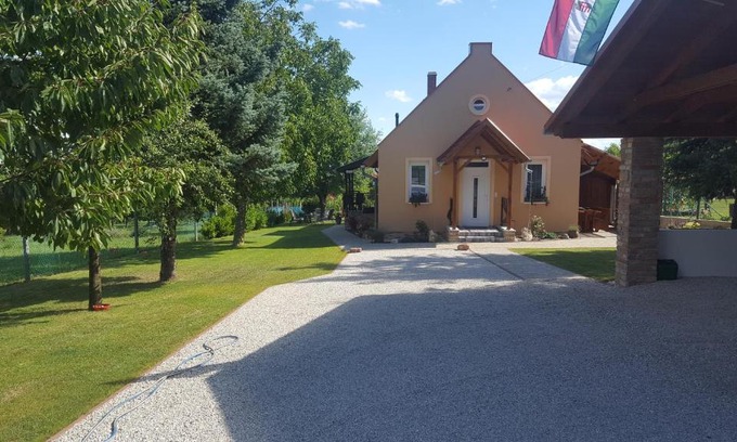 Keszthely Apartamento | Gyöngyvirág Apartman