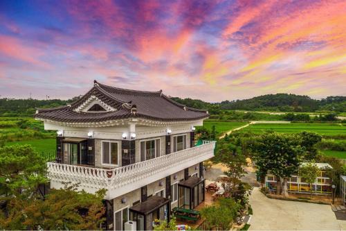 Gyeongju Casa | Gyeongju SoraedangA Pension