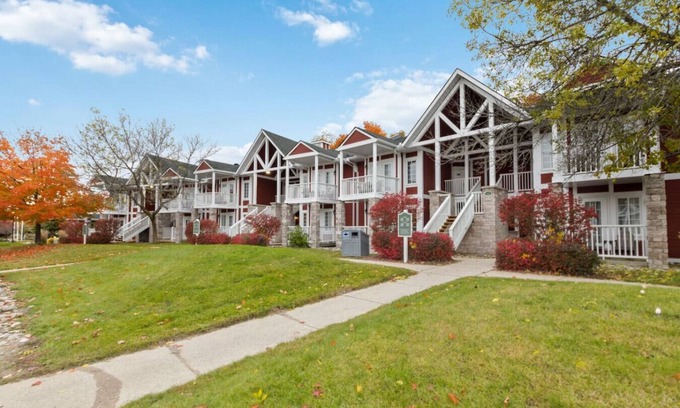 Oro-Medonte Apartamento | Gym+Pool+PetFriendly+KingBeds