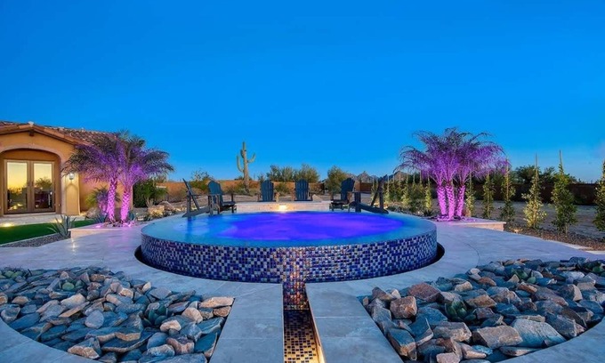 Pinnacle Peak Casa | HÓZHÓ West Estate at Lone Mountain