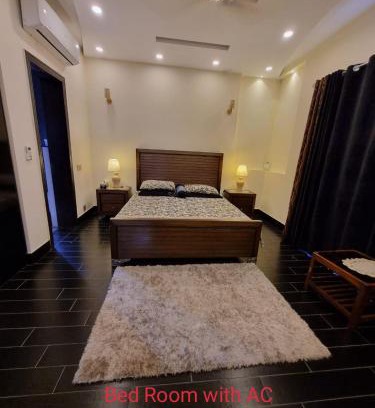 Lahore Casa | H and J