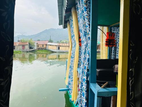 Dal Lake Alquiler De Eote | H.B Rocket paradise