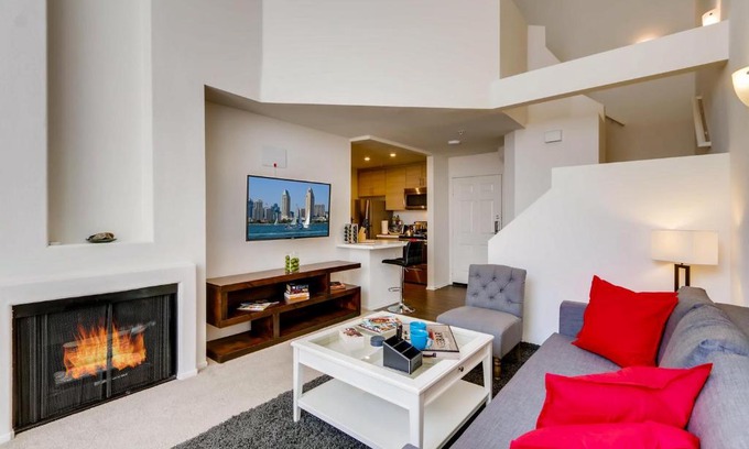 Downtown San Diego Apartamento | H2 -NEW Gorgeous Downtown San Diego 1 Bedroom + Upstairs Bedroom Loft!