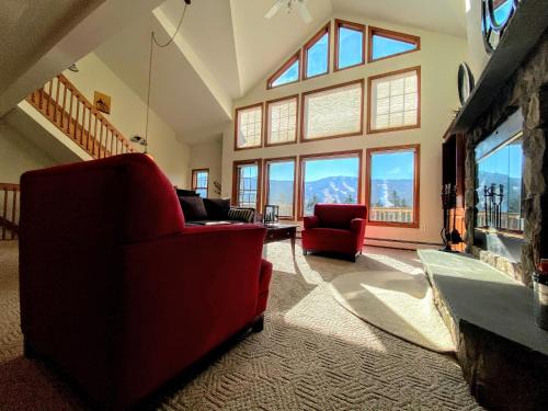 Bretton Woods Casa | H5 Luxurious StoneHill Townhome with magnificent ski slopes view, hot tub!