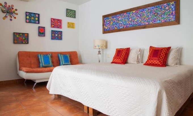 Reforma Cama Y Desayuno | Habitación Alebirjes en Casa Los Arquitos B&B