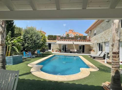San Vicente del Raspeig Casa | Habitación con baño privado frente a la piscina, máximo 2 Personas, no es la casa completa