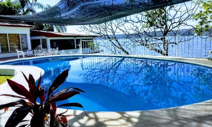 Tequesquitengo Apartamento | Habitación independiente a pie del lago con AC
