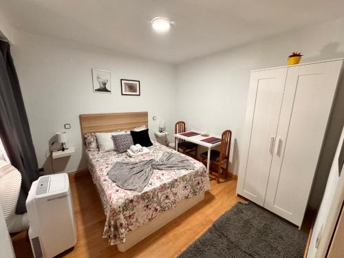 Carabanchel Casa | Habitación interior en Madrid