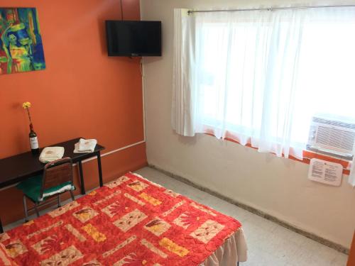 Leon Casa | Habitacion privada en Centro Lopez Mateos con Aire Acondicionado Oficina Estacionamiento