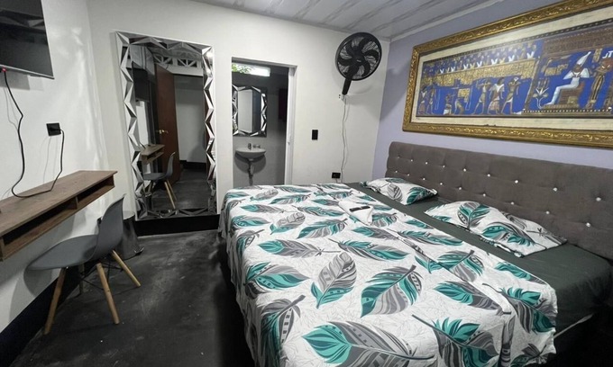 Florencia Casa | Hostal Queens Deluxe