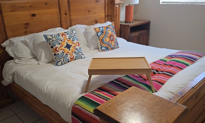 Mesilla Casa | Hacienda de Napoleon. 2 bedroom casita. 1 king and 1 queen. We love pets.