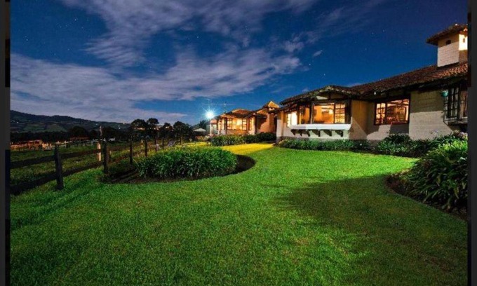 Polivio Cabina | Hacienda El Rejo