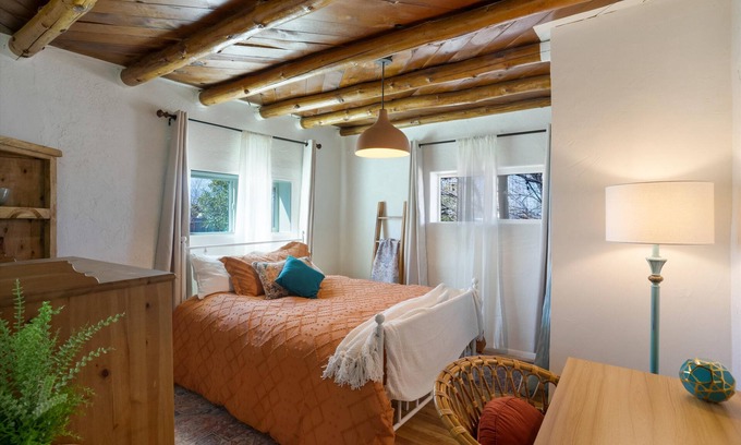 Albuquerque Casa | Hacienda Escondida- Modern Southwest Relaxation