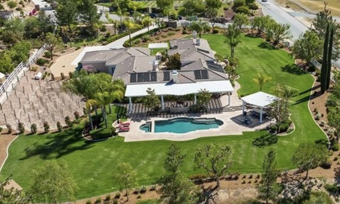 Temecula Villa | Hacienda-In center of Temecula Wine Country
