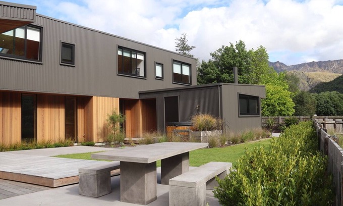 Arrowtown Casa | Haehaenui Retreat (with Stoked hot tub)