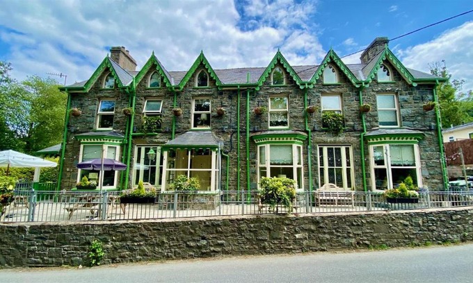 Llanbedr Hotel | Hafan Artro